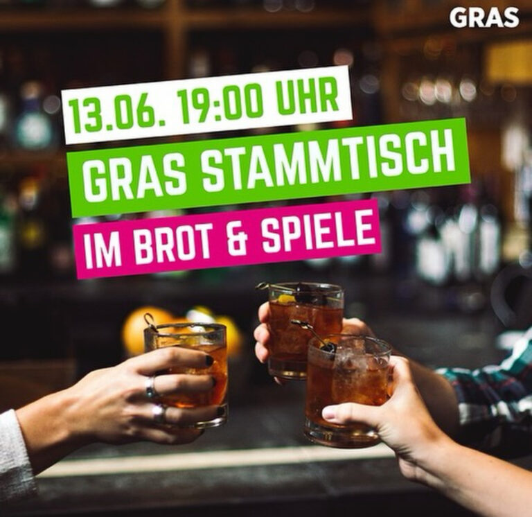 Gras Graz Stammtisch im Brot und Spiele Überschrift auf Bild von zwei Händen die mit Gläsern anstoßen